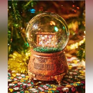 IN HAND NEW Taylor Swift The Eras Tour Acoustic Piano Snow Globe